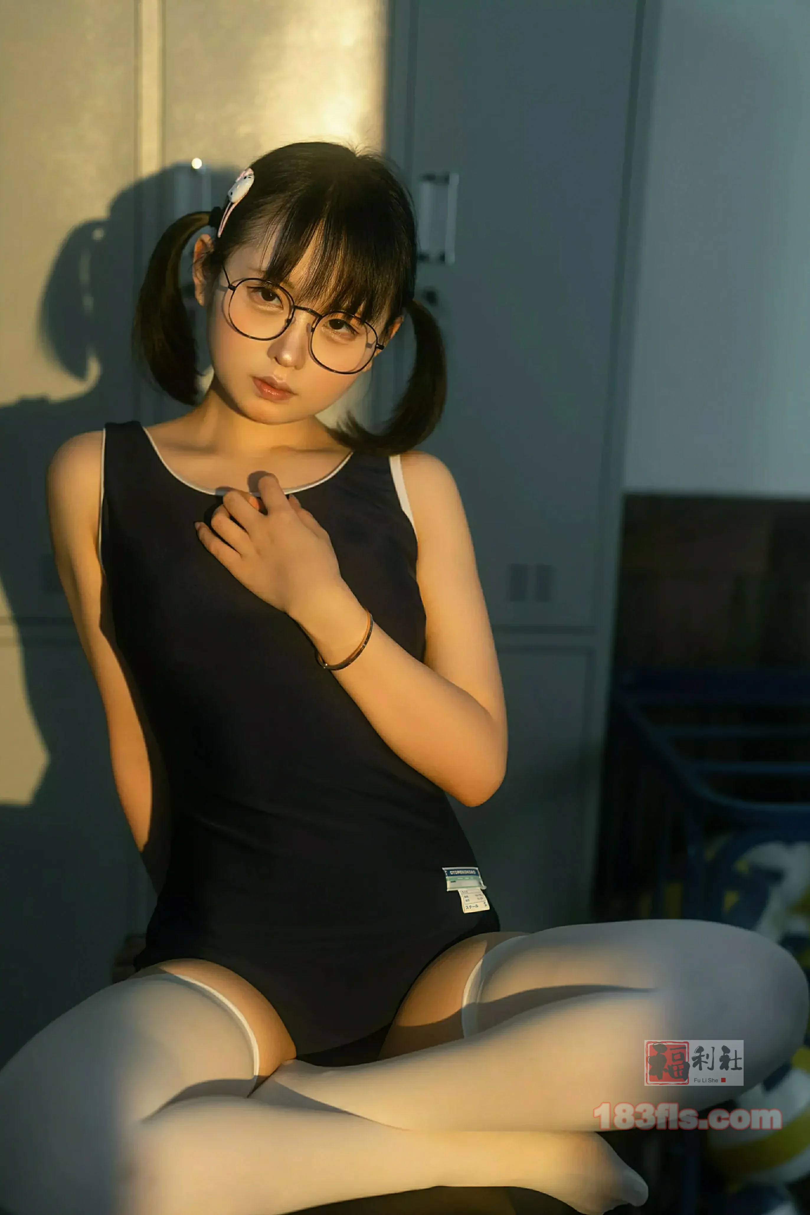 幼水铃衣 – 午间更衣室