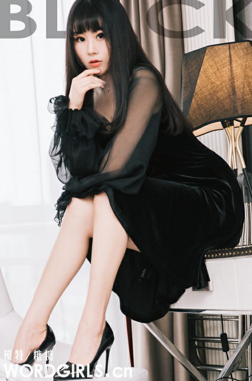 [TouTiao头条女神]2019.06.23 糖糖 黑与白的纯净女孩