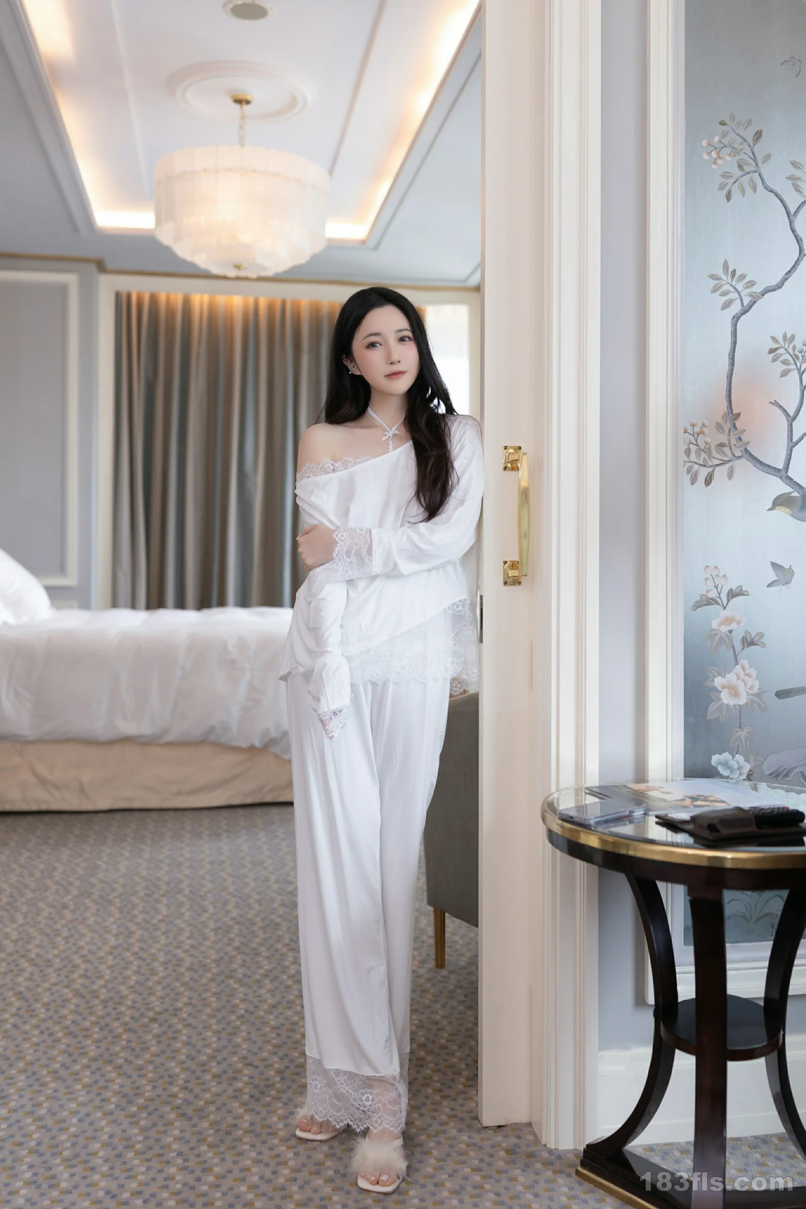 xiuren秀人网福利鱼子酱Fish大尺度私拍无码流出温柔姐姐